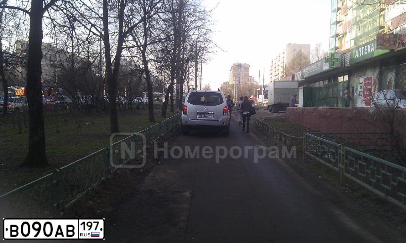 Фото автомобиля NISSAN PATHFINDER, 2007 — госномер А999СН21. Цвет: СЕРЕБРИСТЫЙ