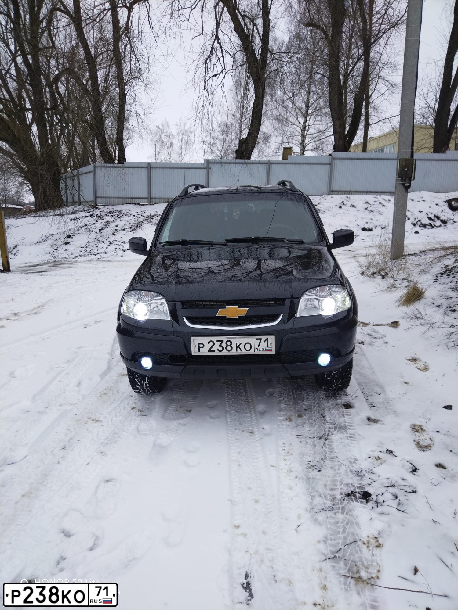 Фото автомобиля CHEVROLET NIVA, 2014 — госномер О745ТК71. Цвет: Черно-синий металлик
