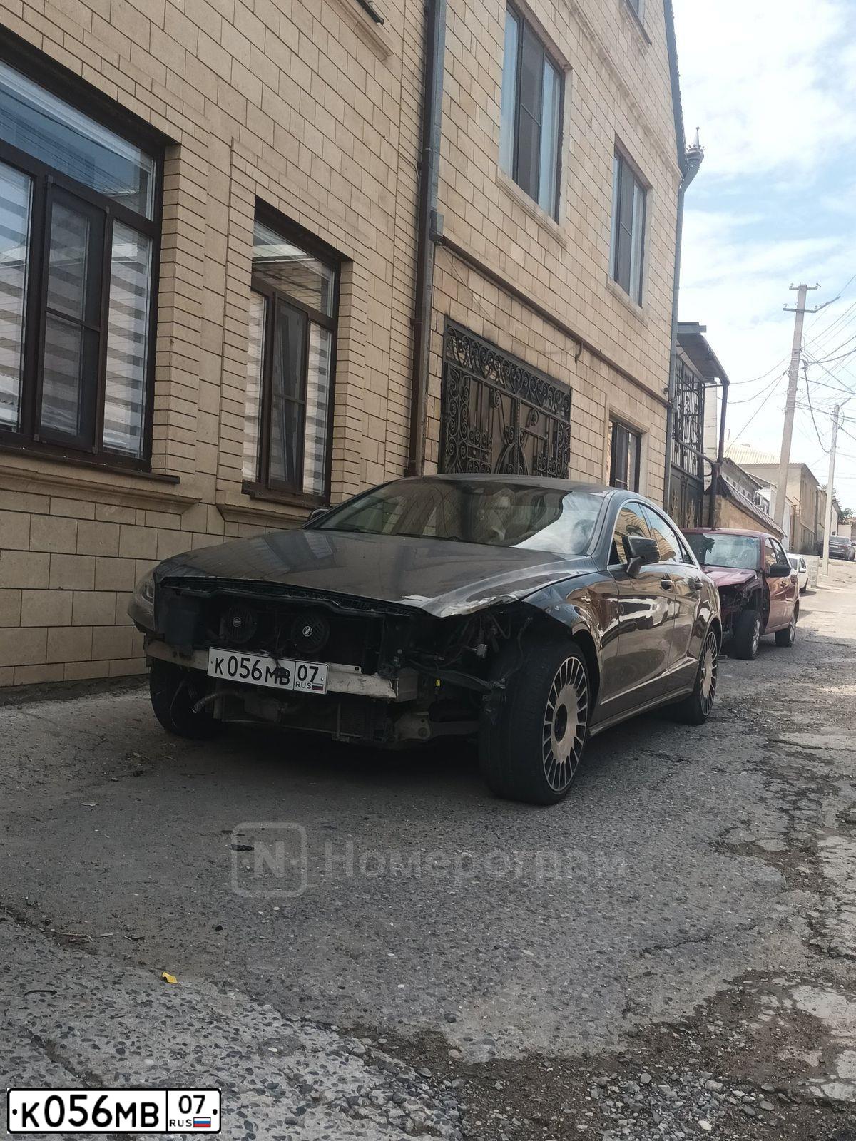 Фото автомобиля MERCEDES CLS-KLASSE, 2012 — госномер О820МТ196. Цвет: СЕРЫЙ
