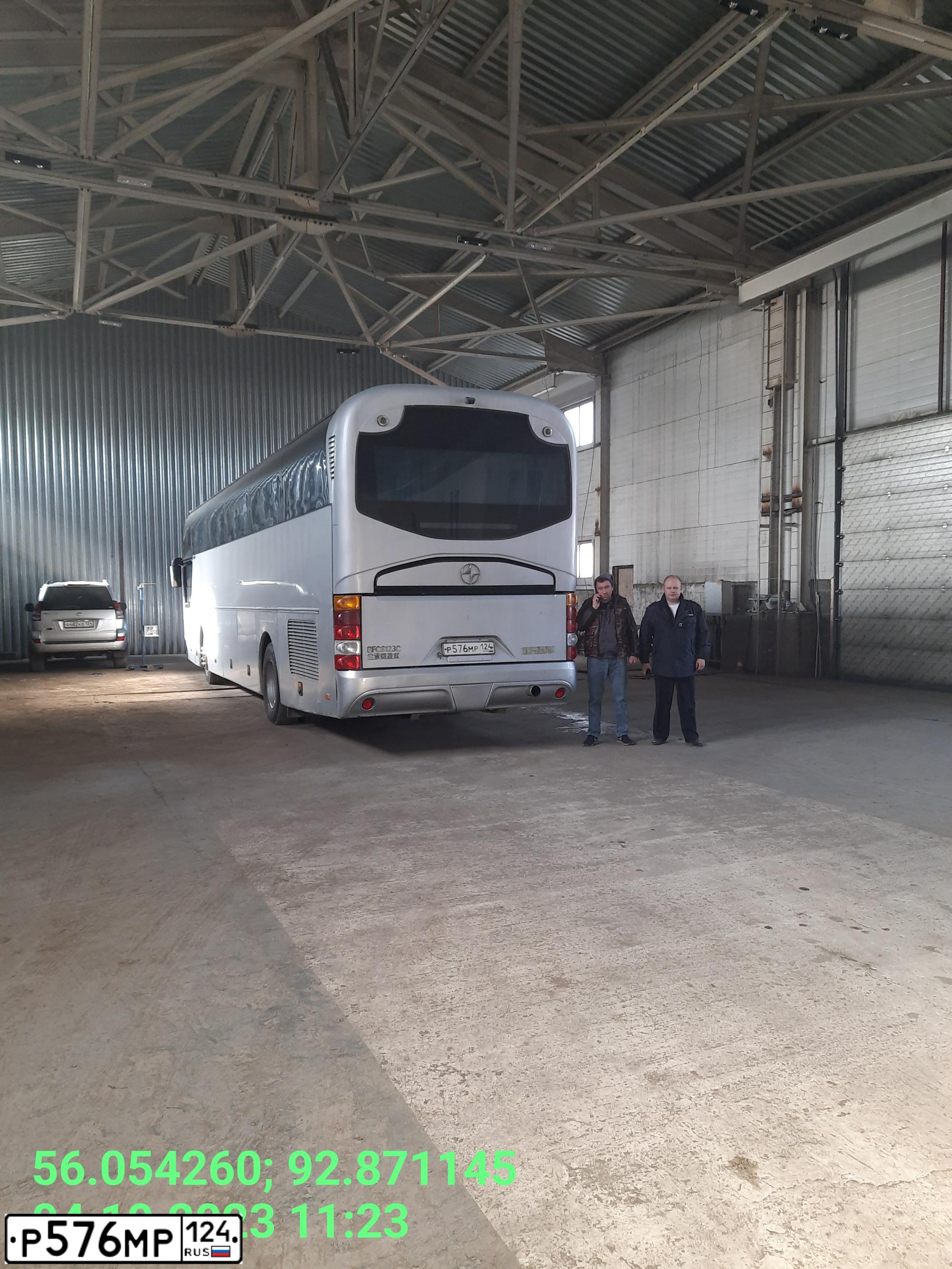 Фото автомобиля NORTHNEOPLAN BFC-SERIE, 2013 — госномер Р576МР124. Цвет: СЕРЫЙ