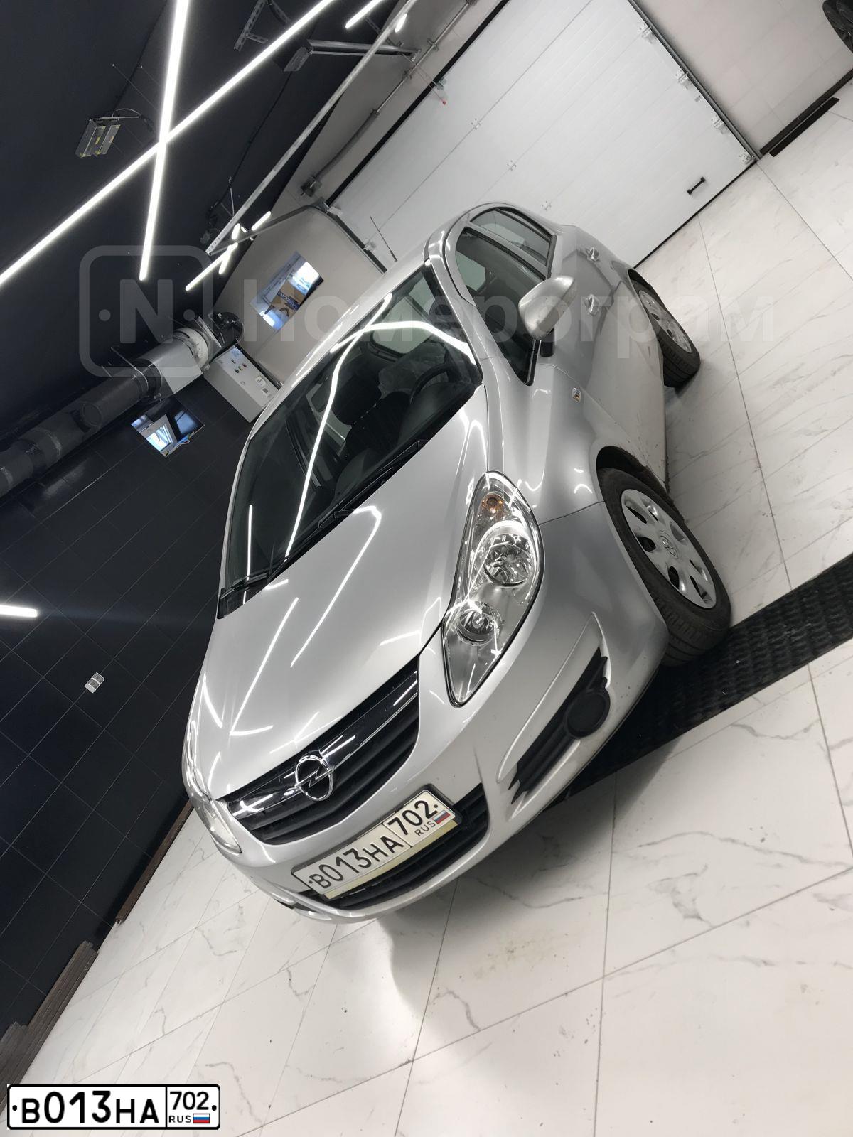 Фото автомобиля OPEL CORSA, 2011 — госномер Н009РС02. Цвет: Серебристый