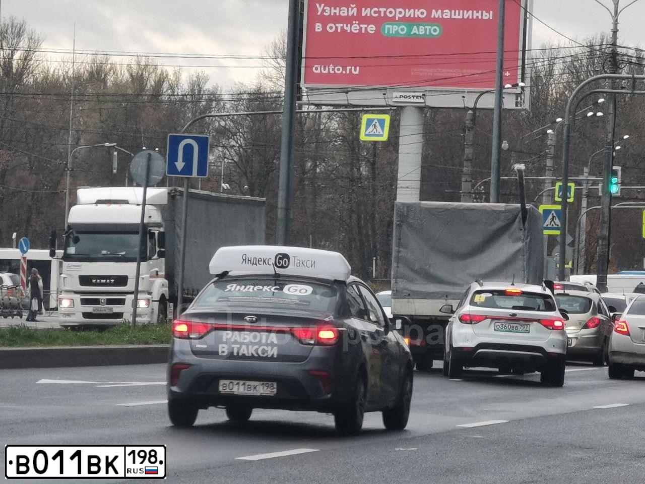 Фото автомобиля KIA RIO, 2018 — госномер Р042ВХ82. Цвет: Серый