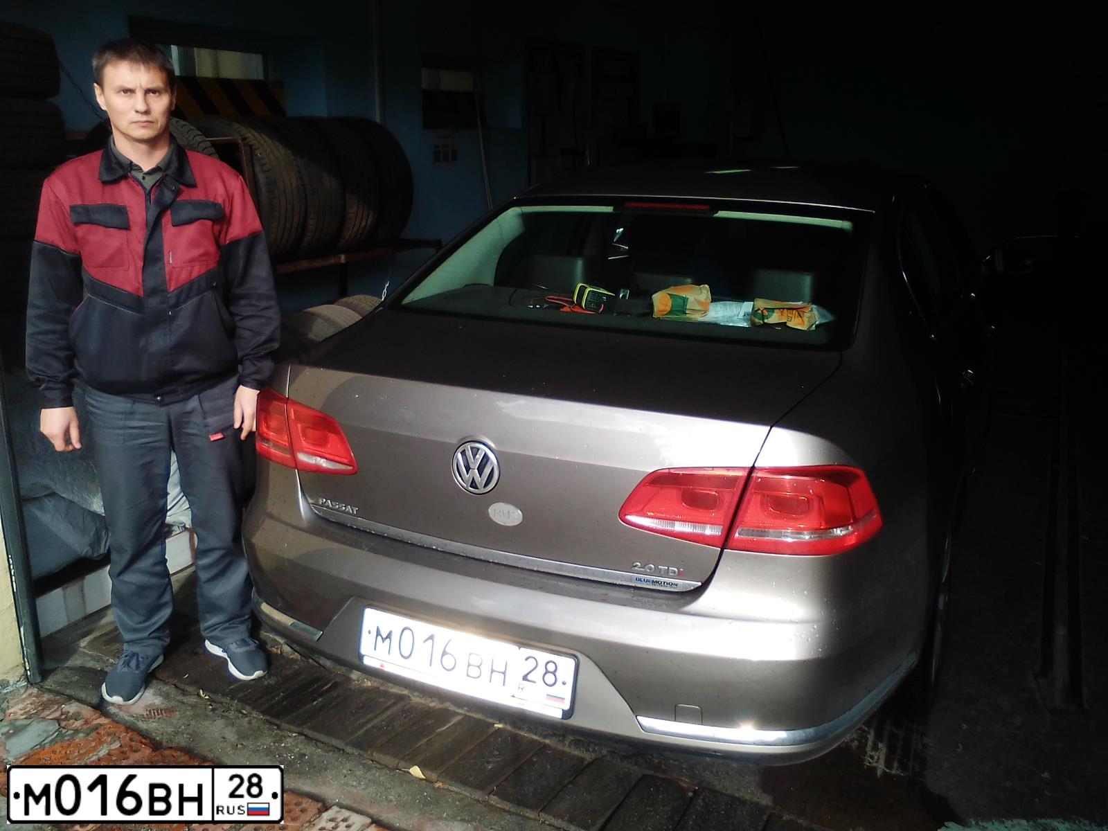Фото автомобиля VOLKSWAGEN PASSAT, 2011 — госномер А854РВ190. Цвет: СЕРО-КОРИЧНЕВЫЙ