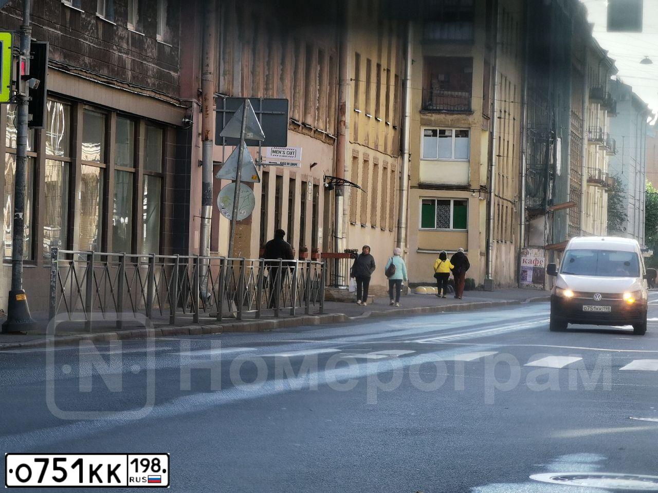 Фото автомобиля VOLKSWAGEN CADDY, 2020 — госномер О751КК198. Цвет: Белый