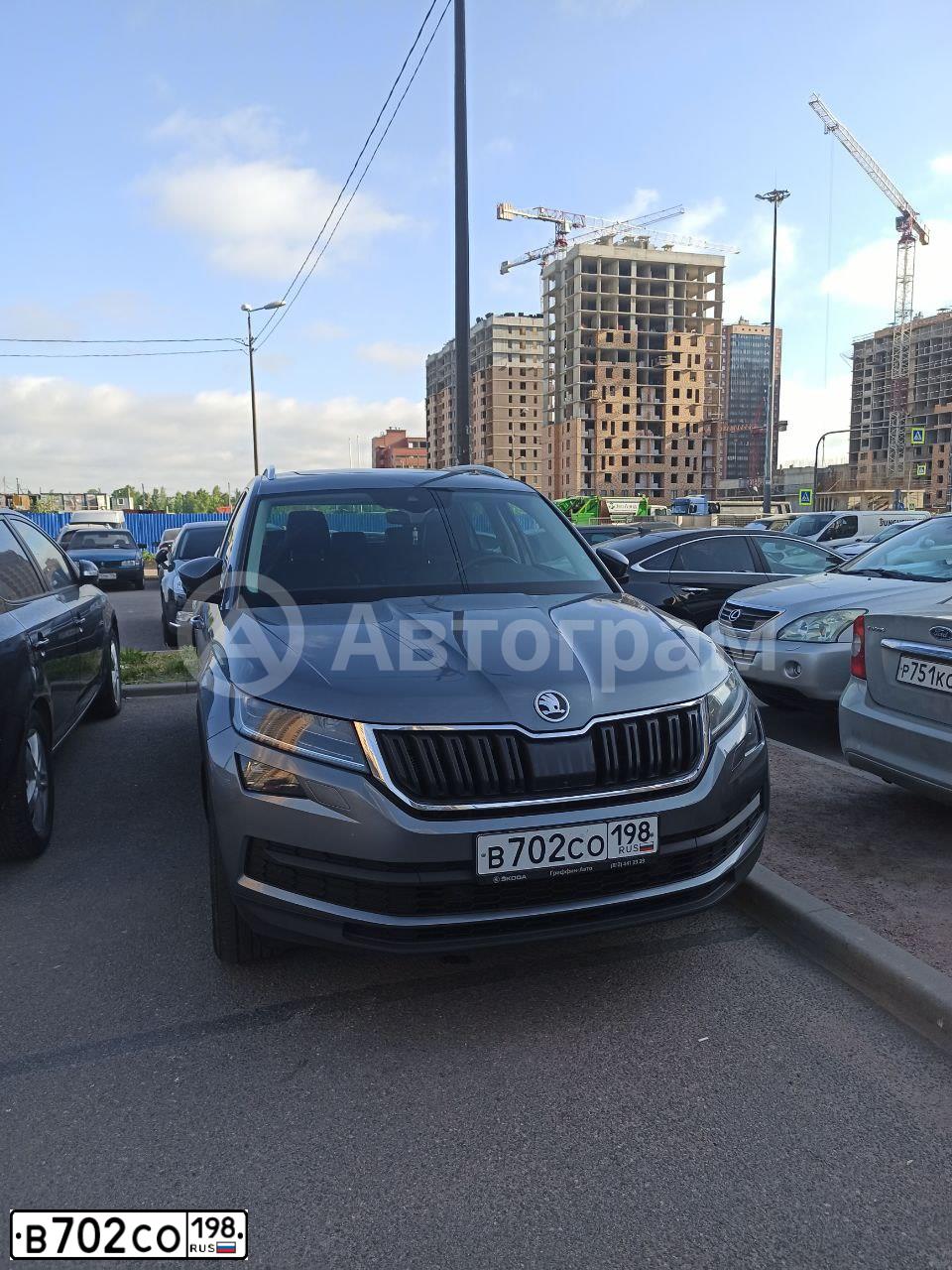 Фото автомобиля SKODA KODIAQ, 2019 — госномер В702СО198. Цвет: ТЕМНО-СЕРЫЙ