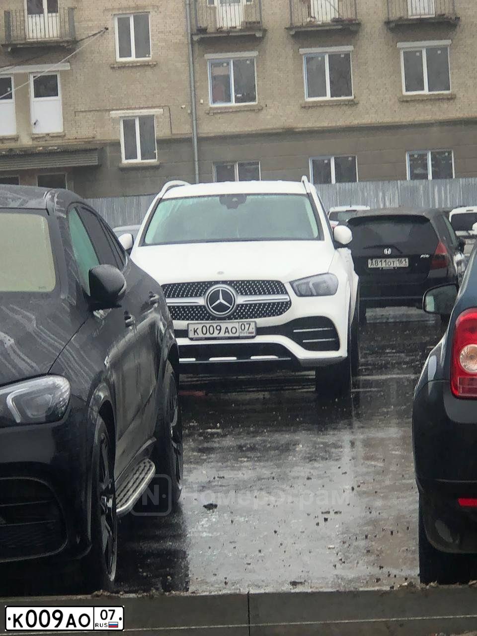 Фото автомобиля MERCEDES E-KLASSE, 2015 — госномер К009АО07. Цвет: БЕЛЫЙ