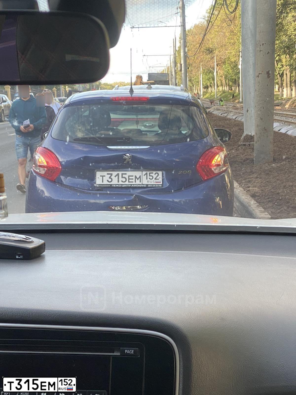 Фото автомобиля PEUGEOT 208, 2014 — госномер Т940ТТ52. Цвет: ФИОЛЕТОВЫЙ
