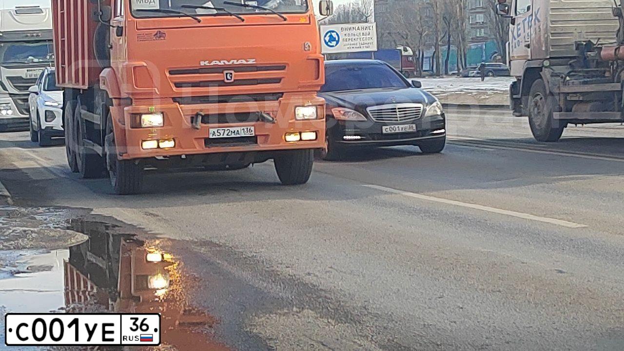 Фото автомобиля LADA 2104, 2002 — госномер С001УЕ36. Цвет: синий