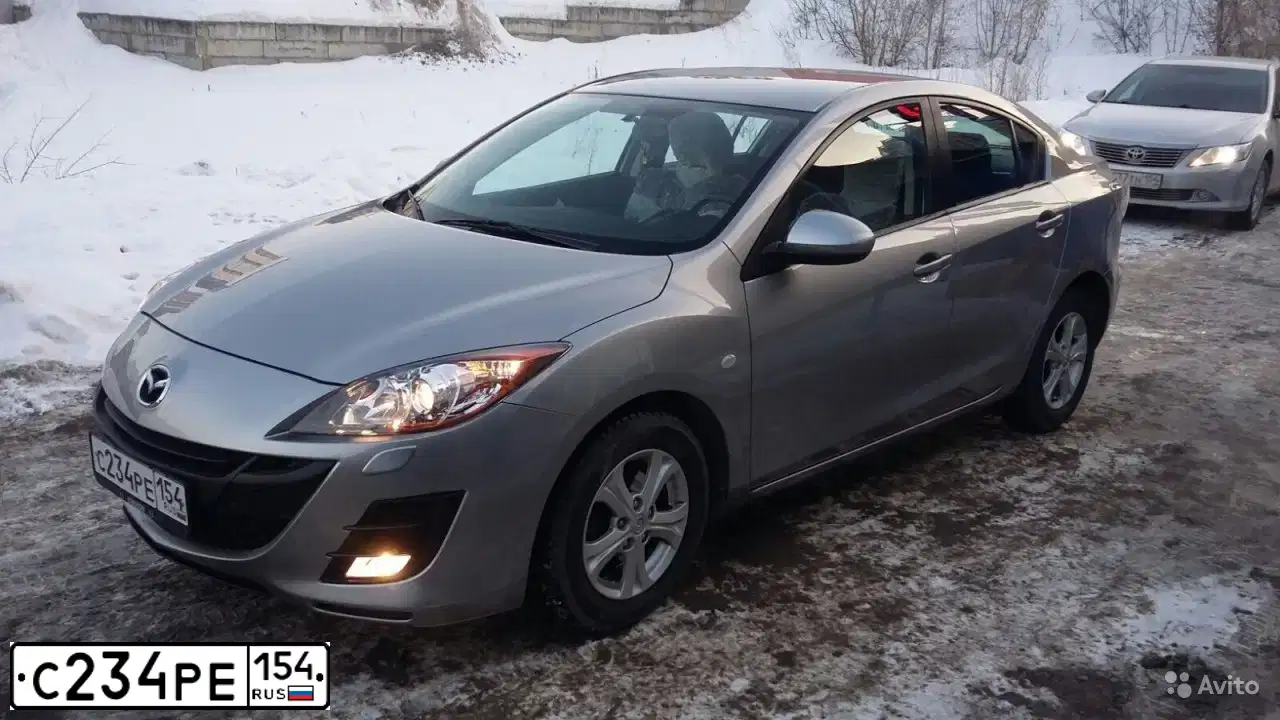 Фото автомобиля MAZDA 3, 2010 — госномер С234РЕ154. Цвет: серебристый