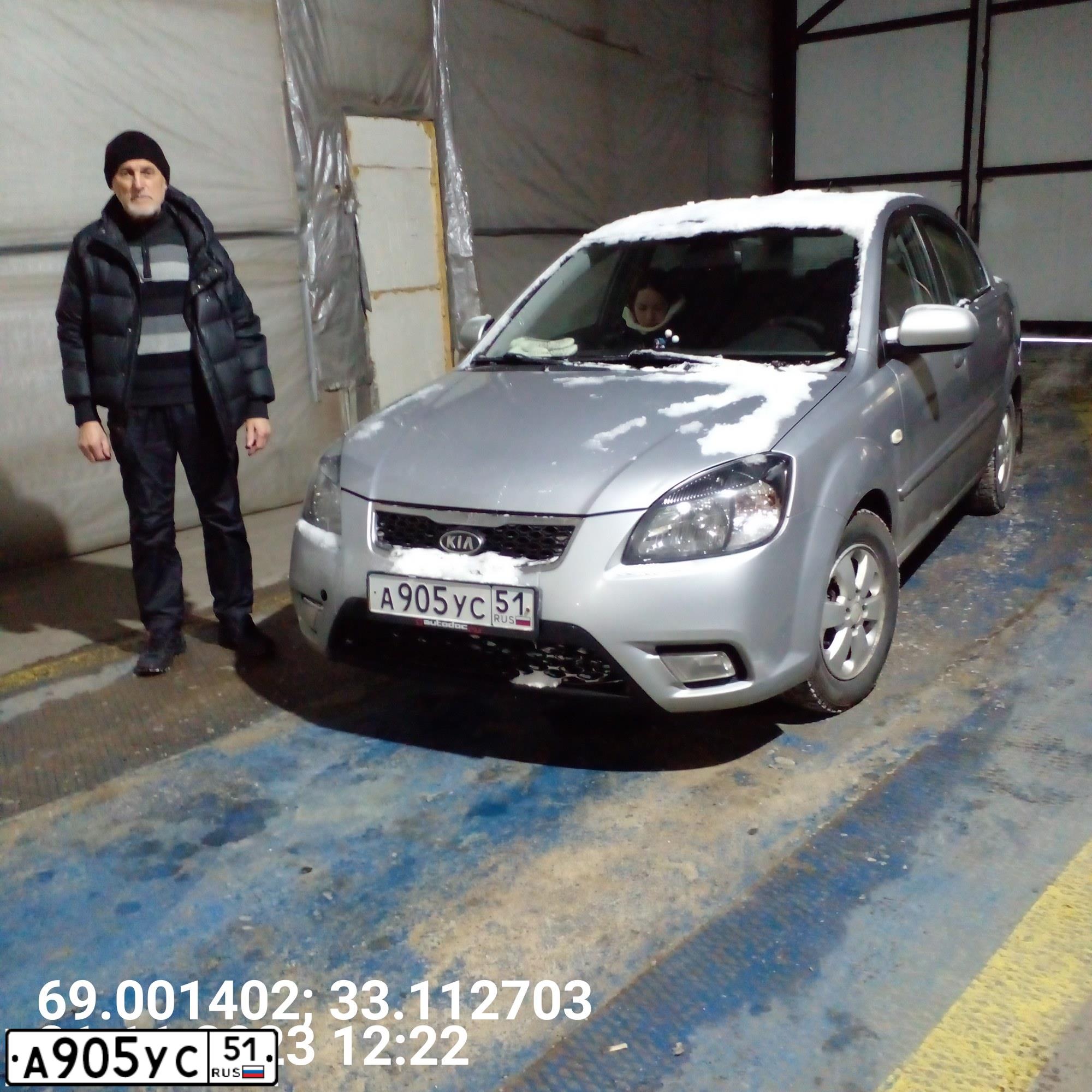 Фото автомобиля KIA RIO, 2011 — госномер В044НС51. Цвет: Серебристый