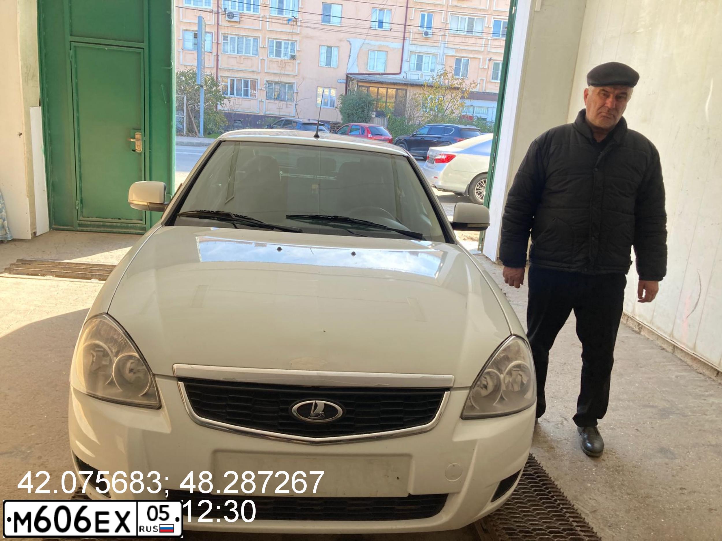 Фото автомобиля LADA 217230 LADA PRIORA, 2011 — госномер У255ЕУ05. Цвет: Белый