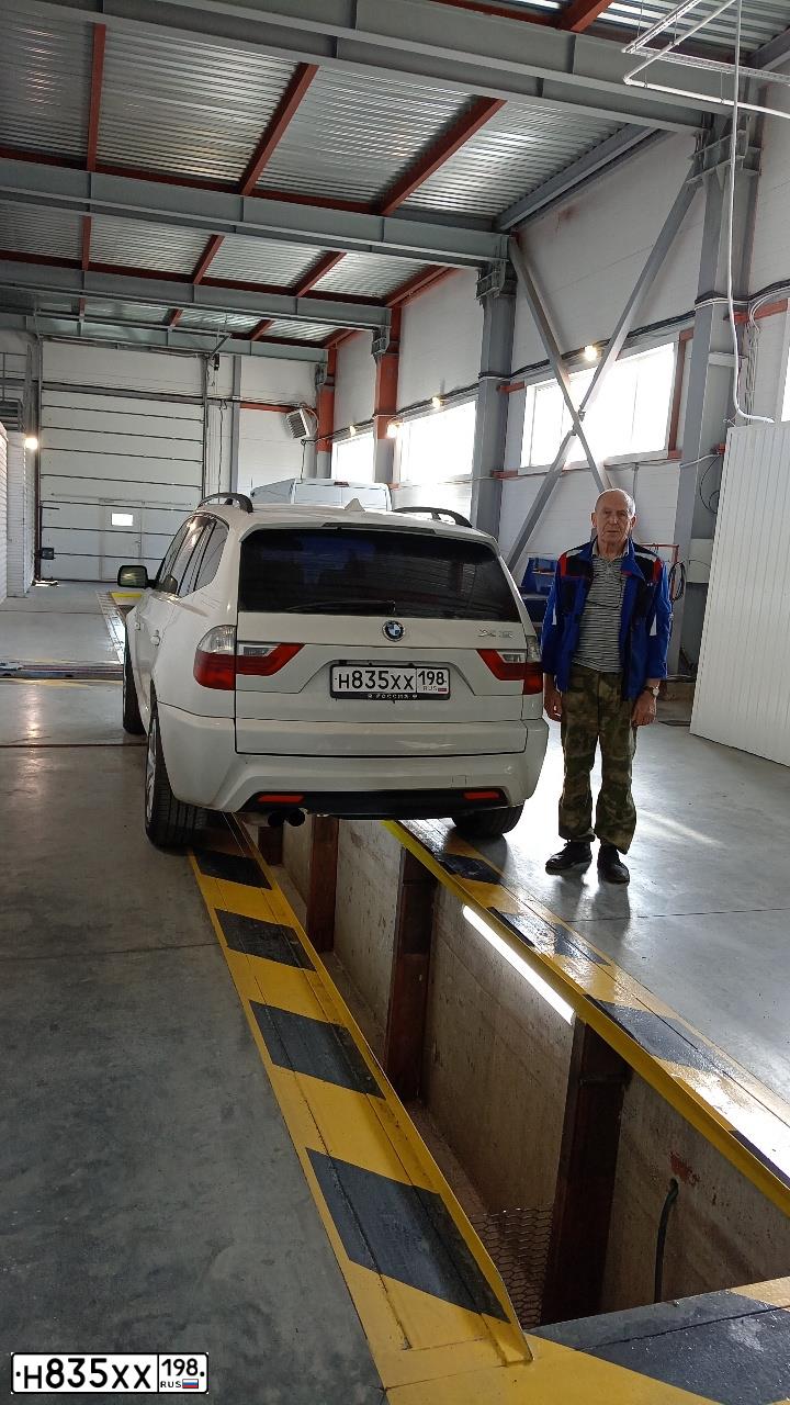 Фото автомобиля BMW X3, 2007 — госномер С333ЕУ98. Цвет: БЕЛЫЙ