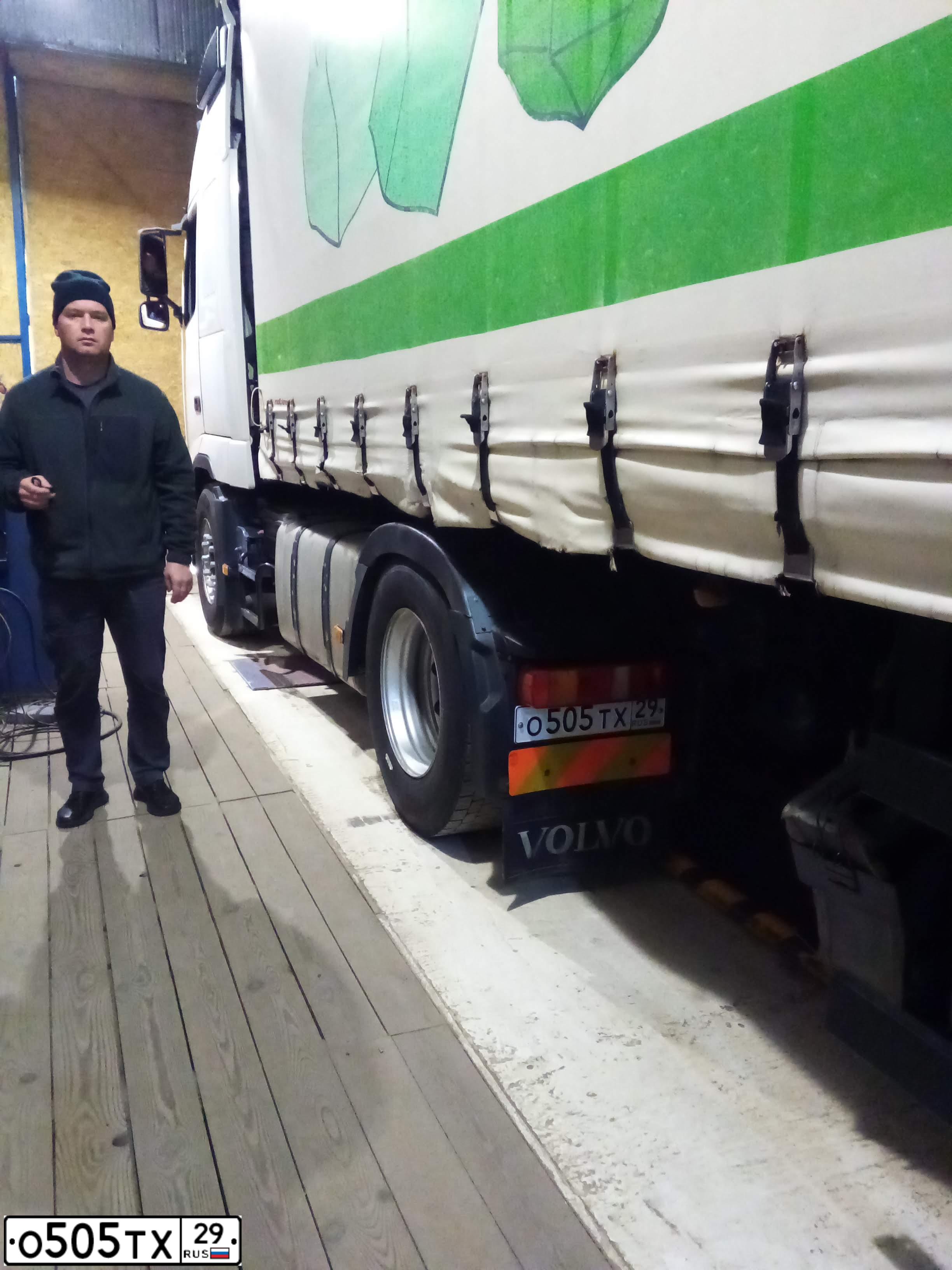 Фото автомобиля VOLVO SERIE FH /4X2/, 2011 — госномер О505ТХ29. Цвет: БЕЛЫЙ
