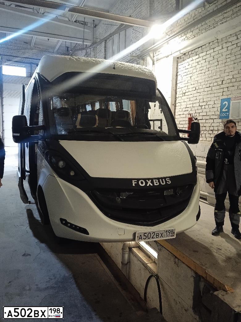 Фото автомобиля IVECO DAILY, 2018 — госномер А502ВХ198. Цвет: БЕЛЫЙ
