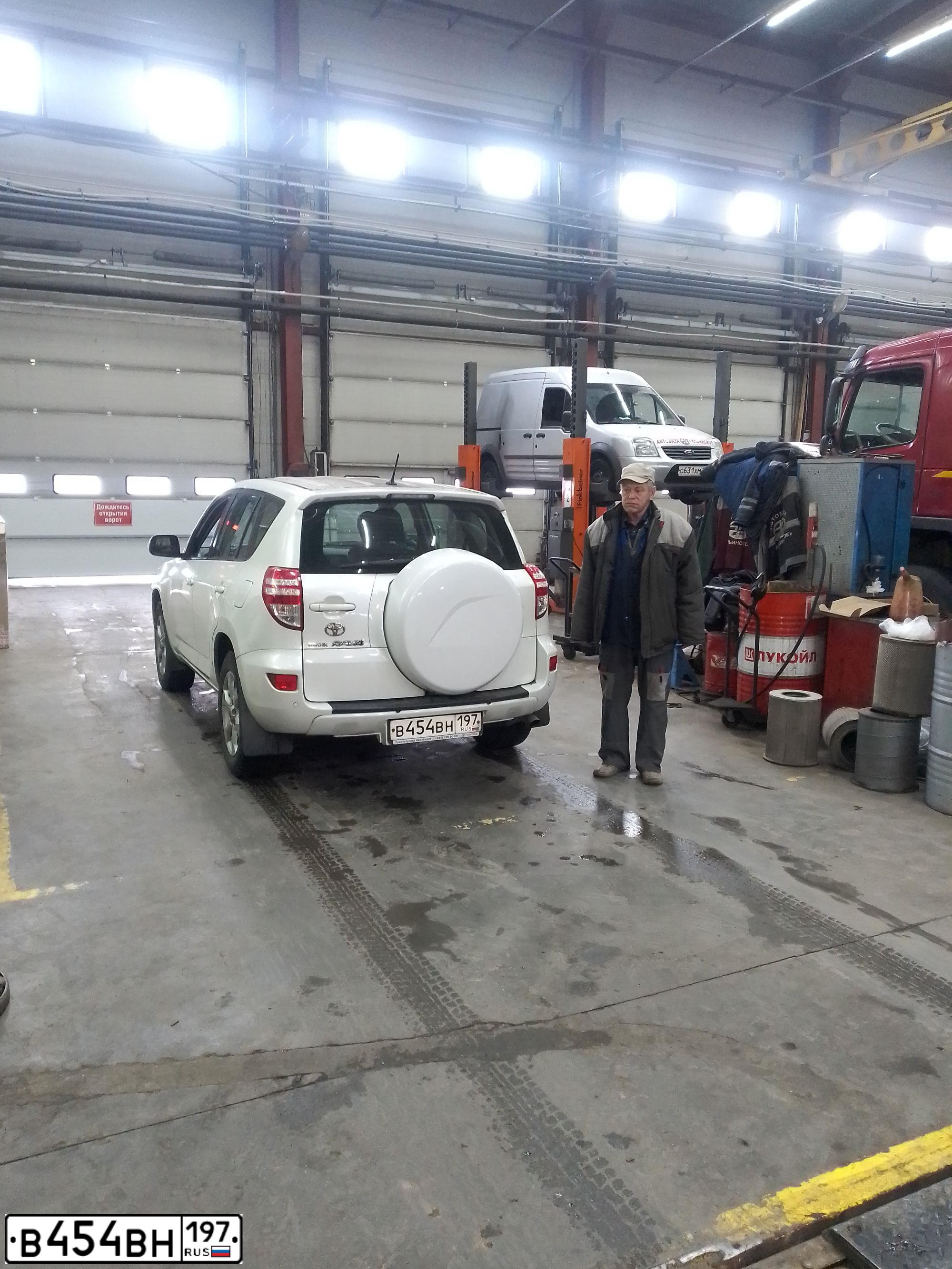 Фото автомобиля TOYOTA RAV4, 2010 — госномер В454ВН197. Цвет: БЕЛЫЙ
