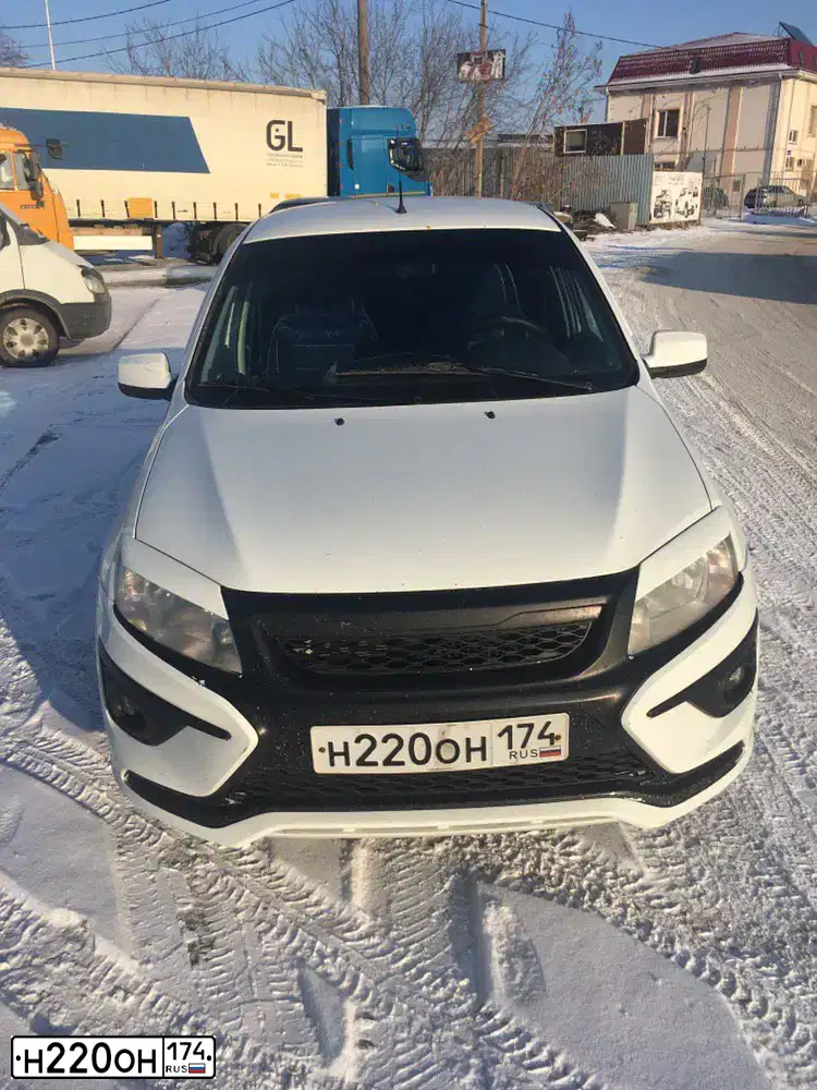 Фото автомобиля LADA 2190 GRANTA, 2013 — госномер Е624СС126. Цвет: Белый