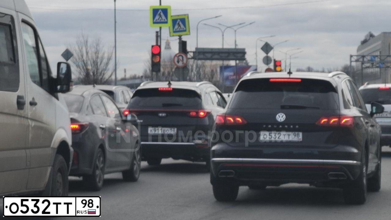 Фото автомобиля BMW X5, 2011 — госномер С169РР198. Цвет: СЕРЫЙ