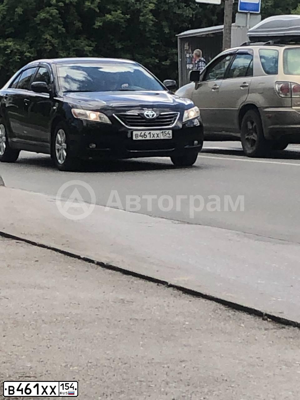 Фото автомобиля TOYOTA CAMRY, 2007 — госномер Н777УМ54. Цвет: ЧЕРНЫЙ