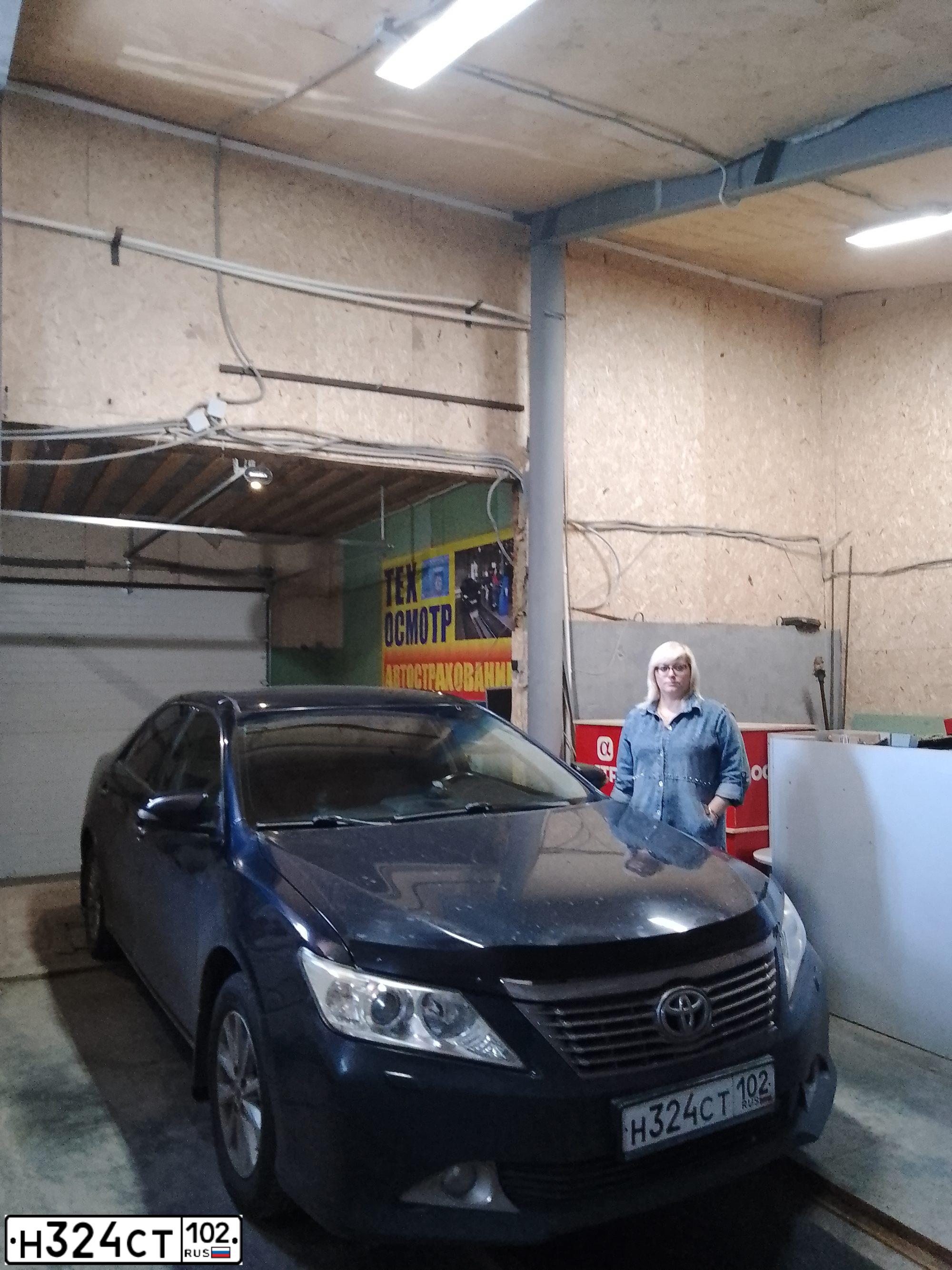 Фото автомобиля TOYOTA CAMRY, 2012 — госномер Н324СТ102. Цвет: ТЕМНО-СЕРЫЙ МЕТАЛЛИК