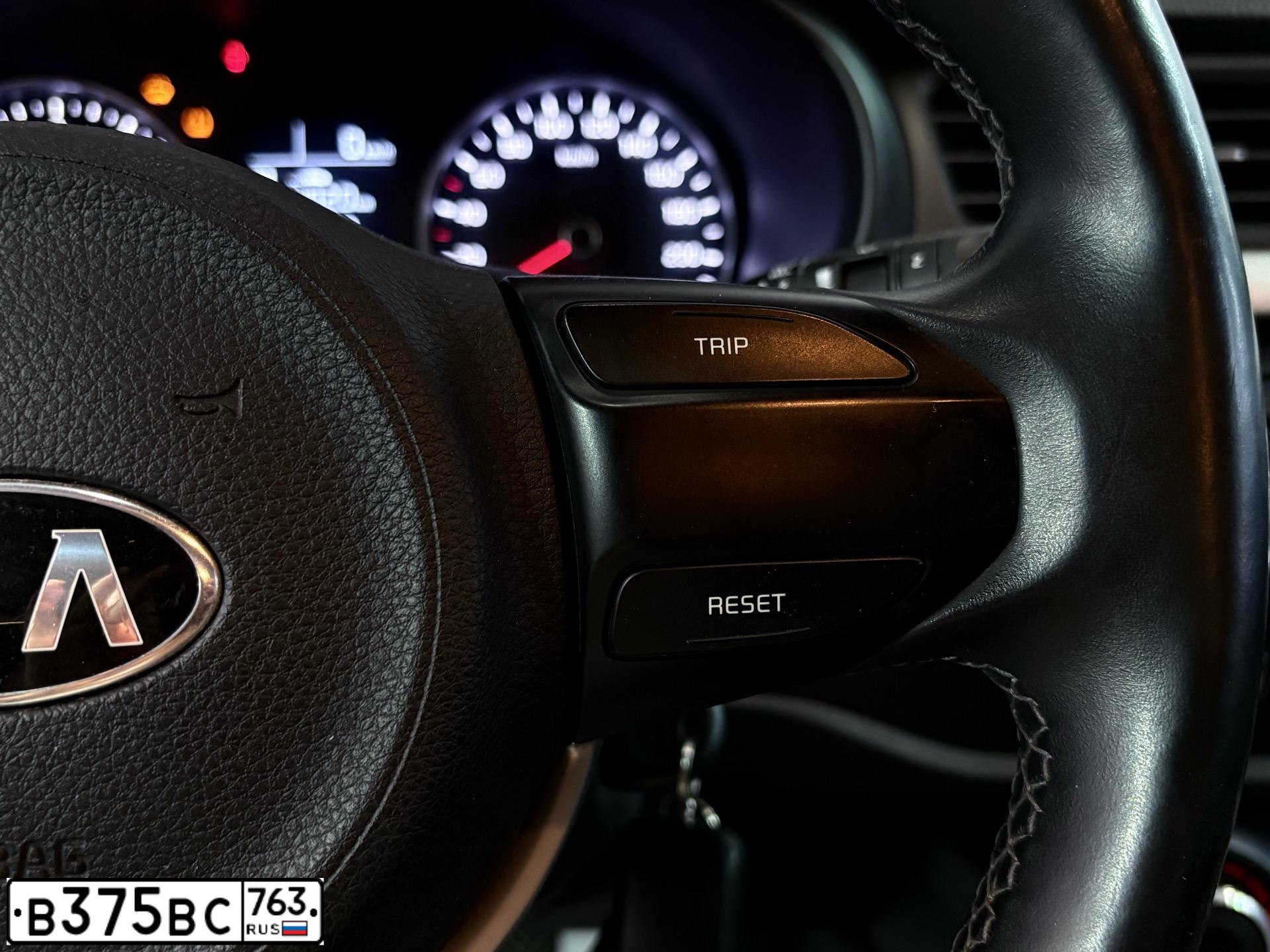 Фото автомобиля KIA RIO, 2019 — госномер Р090УМ716