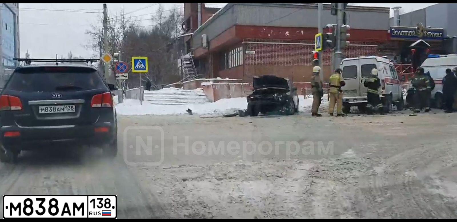 Фото автомобиля KIA SORENTO, 2010 — госномер М838АМ138. Цвет: СИНИЙ