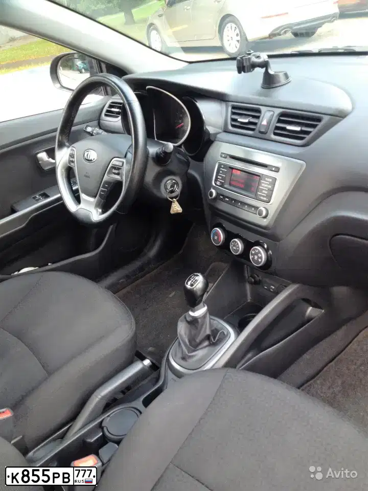 Фото автомобиля KIA RIO, 2015 — госномер К855РВ777. Цвет: коричневый