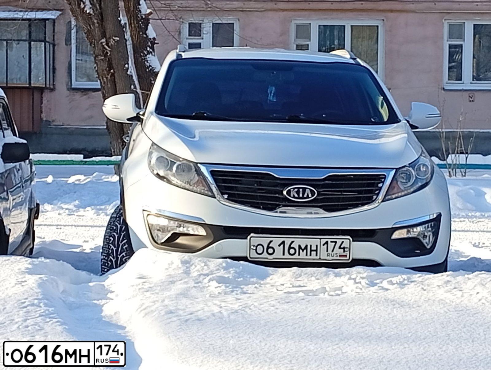 Фото автомобиля KIA SPORTAGE, 2012 — госномер О616МН174. Цвет: БЕЛЫЙ