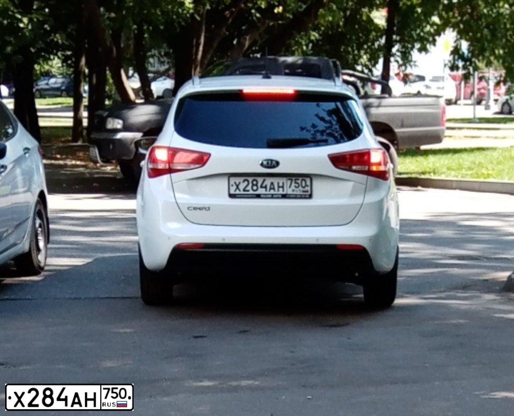 Фото автомобиля KIA CEED, 2016 — госномер К133МС76. Цвет: Белый