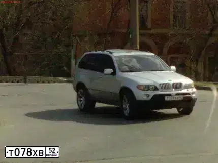 Фото автомобиля BMW X5, 2004 — госномер Н671МВ73. Цвет: Белый