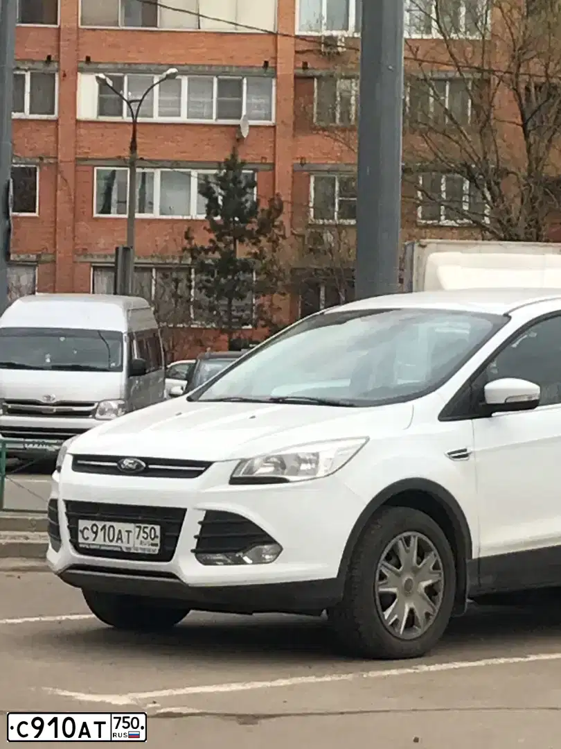 Фото автомобиля FORD KUGA, 2014 — госномер С632АВ790. Цвет: Белый