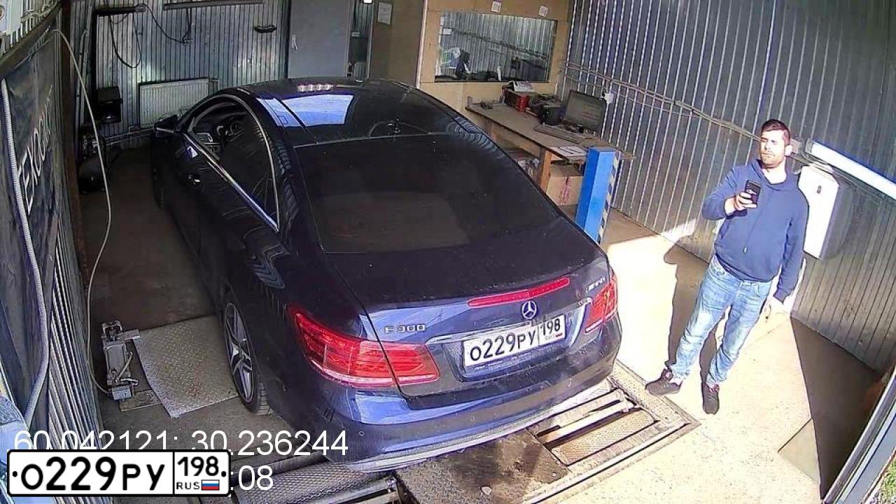 Фото автомобиля MERCEDES E-KLASSE, 2016 — госномер Е666КА13. Цвет: синий