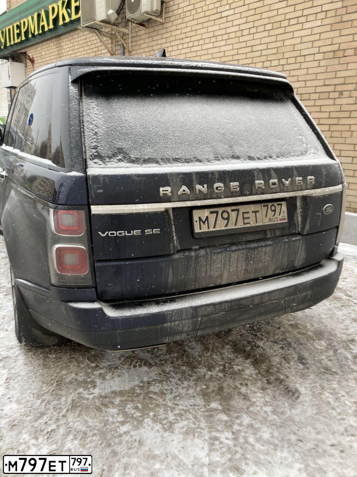 Фото автомобиля ЛЕНД РОВЕР РЕНДЖ РОВЕР, 2018 — госномер Х469СА797. Цвет: Темно-синий