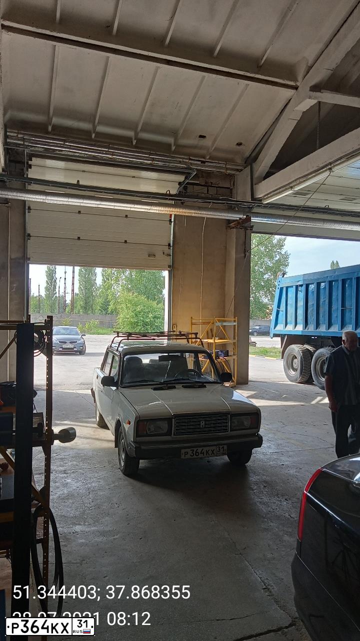 Фото автомобиля LADA 2107, 2010 — госномер О111КК150. Цвет: БЕЛЫЙ