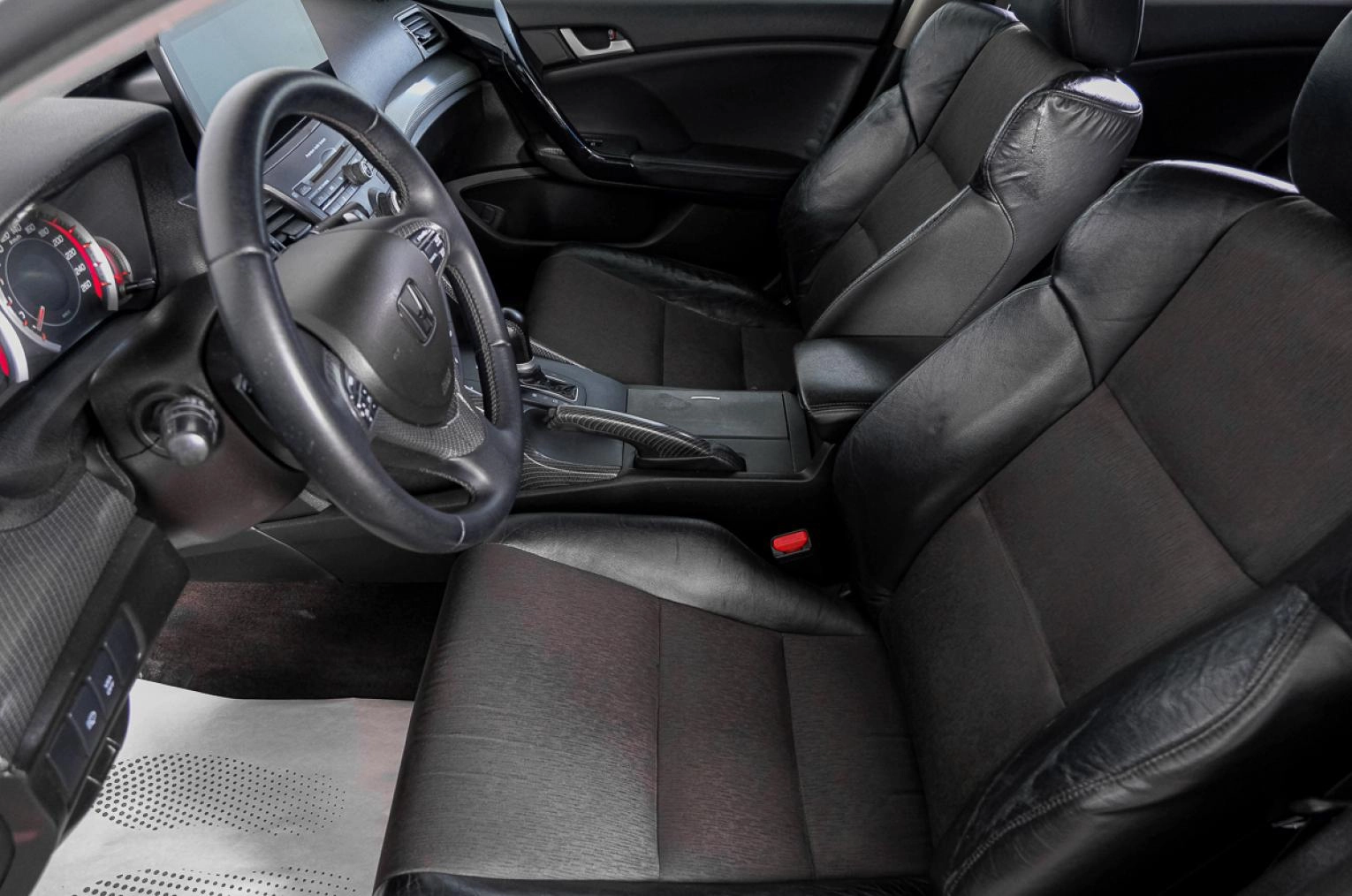 Фото автомобиля HONDA ACCORD, 2008 — госномер О222НН142. Цвет: БЕЛЫЙ ЧЕРНЫЙ
