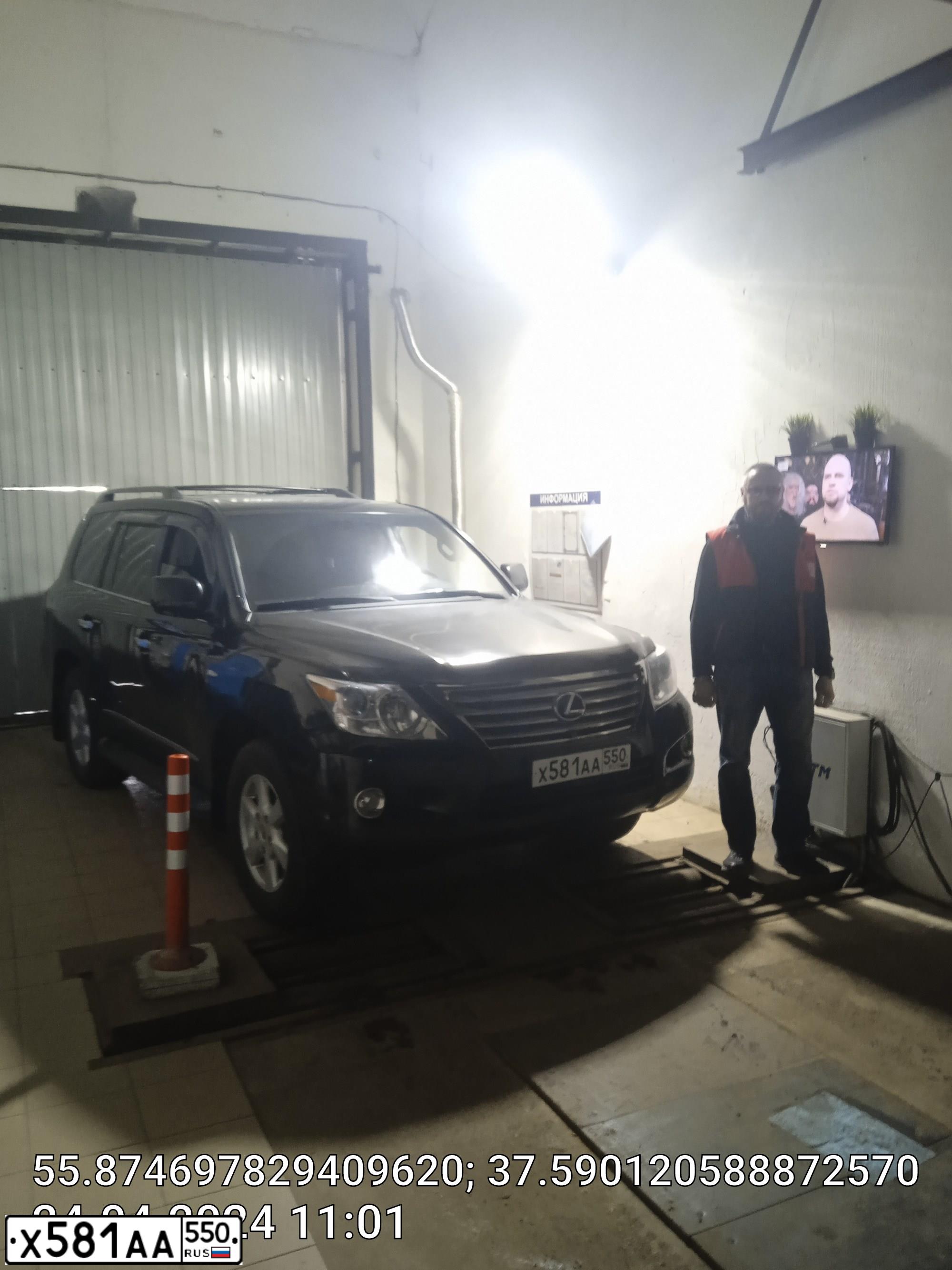 Фото автомобиля LEXUS LX, 2011 — госномер М201ММ150. Цвет: ЧЕРНЫЙ