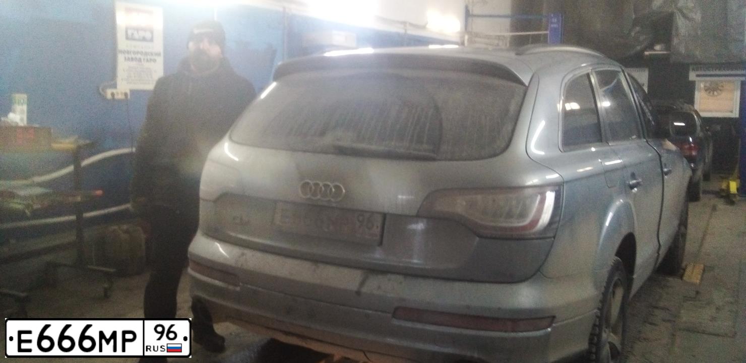 Фото автомобиля AUDI Q7, 2008 — госномер Т767НТ56. Цвет: Серый