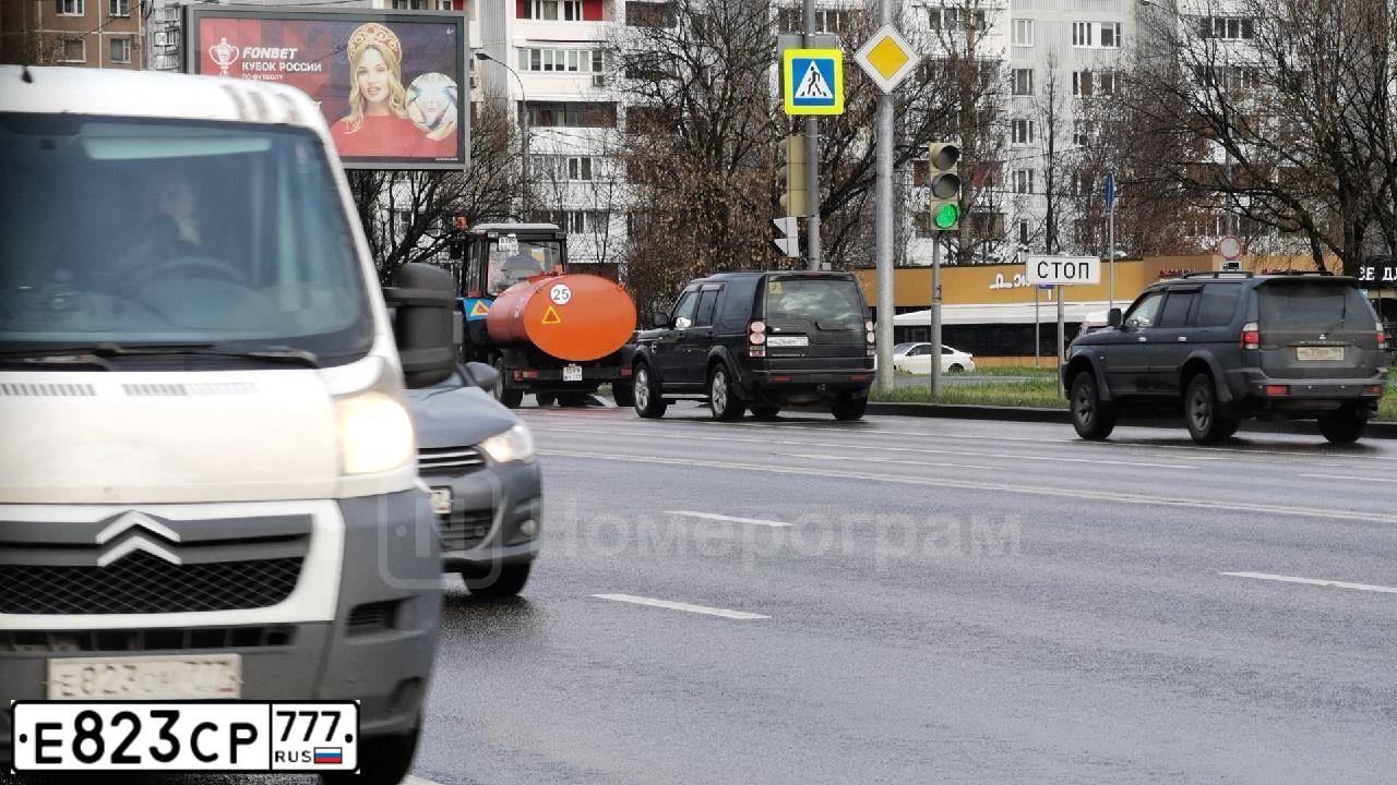 Фото автомобиля MAZDA CX-5, 2016 — госномер Е859КК977. Цвет: голубой