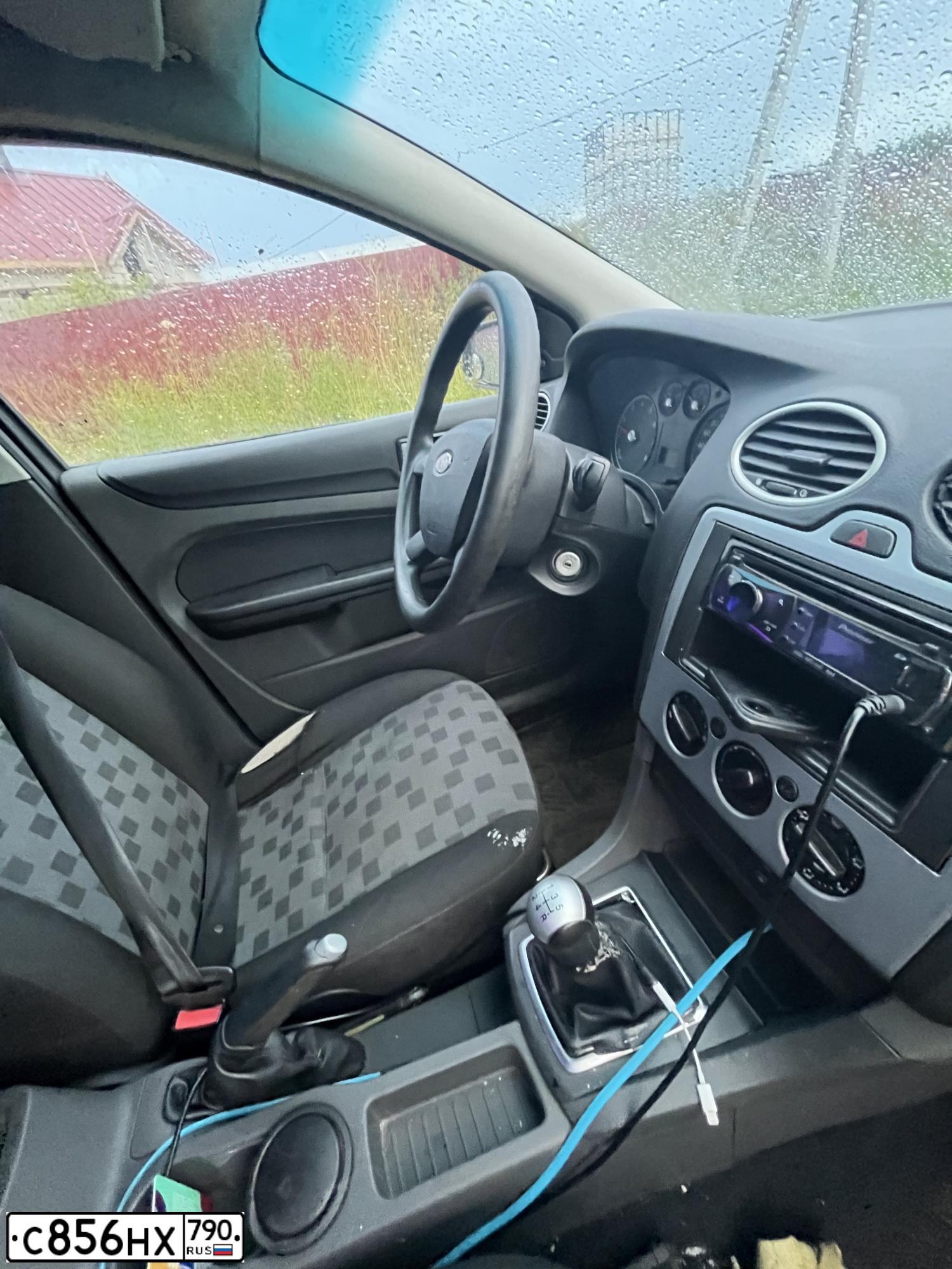 Фото автомобиля FORD FOCUS, 2006 — госномер С526АВ777. Цвет: Темно-синий