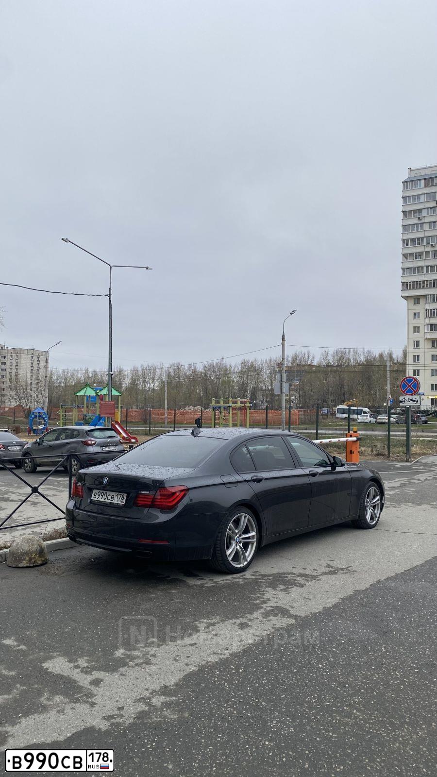 Фото автомобиля BMW SERIE 7, 2012 — госномер Р068РТ159. Цвет: ТЕМНО-СЕРЫЙ
