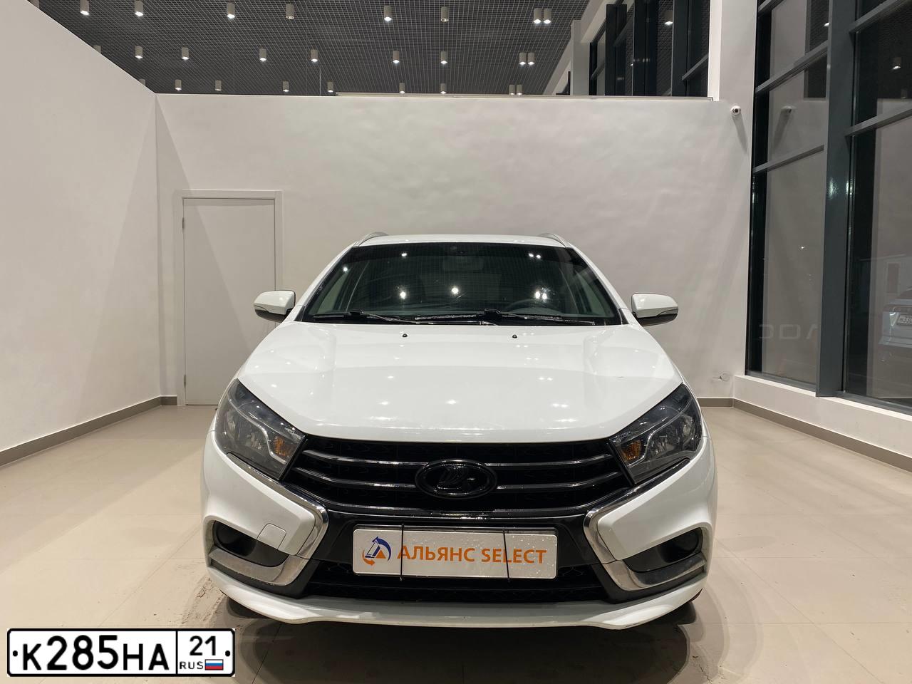 Фото автомобиля LADA VESTA, 2019 — госномер К285НА21. Цвет: Белый