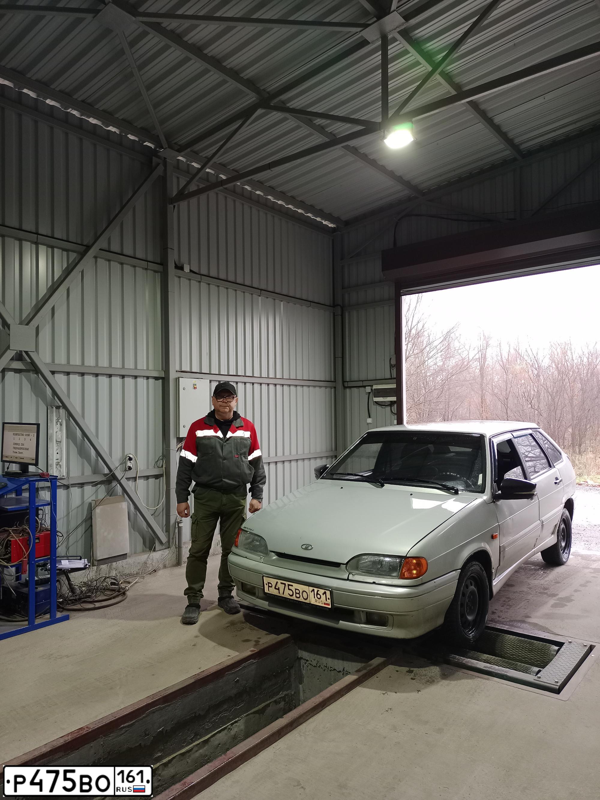 Фото автомобиля LADA 2114 SAMARA, 2004 — госномер Р475ВО161. Цвет: МОЛОЧНО-БЕЛЫЙ СЕРЕБРИСТЫЙ