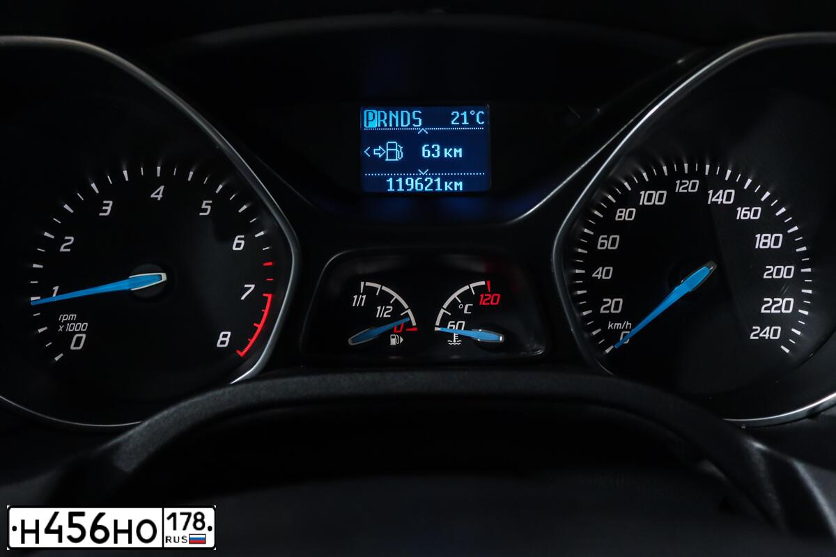 Фото автомобиля FORD FOCUS, 2012 — госномер У820УС05. Цвет: ЧЕРНЫЙ