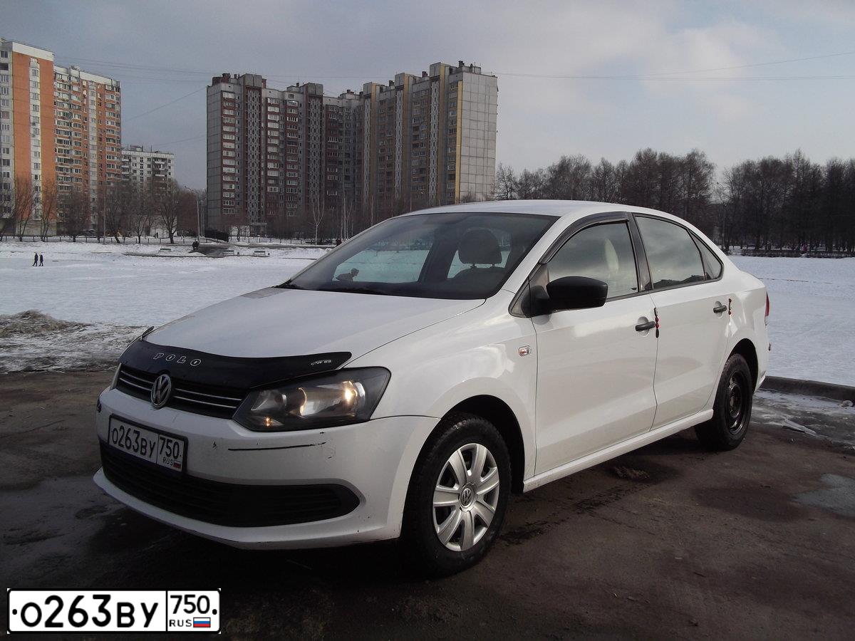 Фото автомобиля VOLKSWAGEN POLO, 2013 — госномер Т626МР761. Цвет: Белый