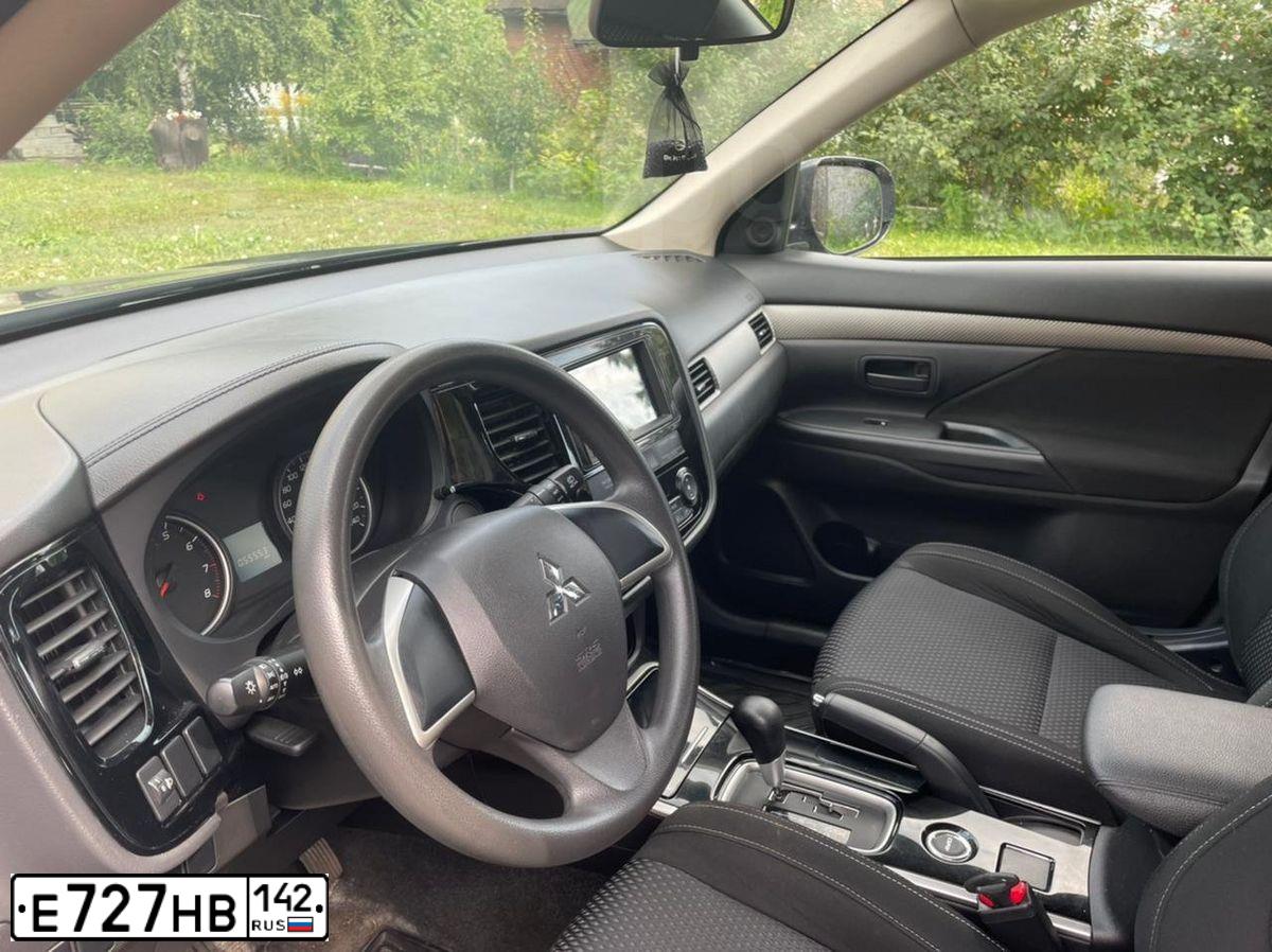 Фото автомобиля MITSUBISHI OUTLANDER, 2017 — госномер К035ЕА04. Цвет: Темно-синий