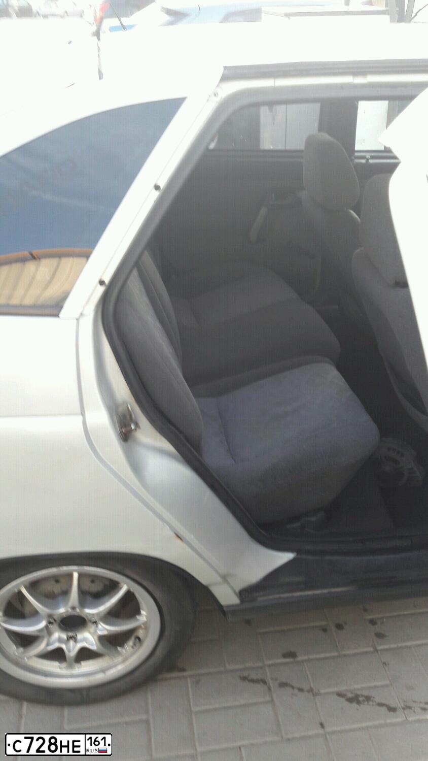 Фото автомобиля LADA 2112 LADA, 2005 — госномер С728НЕ161. Цвет: МОЛОЧНО-БЕЛЫЙ СЕРЕБРИСТЫЙ