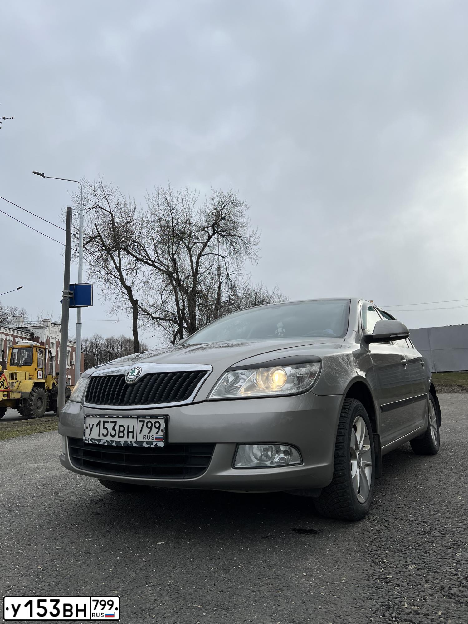 Фото автомобиля SKODA OCTAVIA, 2013 — госномер О970СР76. Цвет: СЕРЫЙ