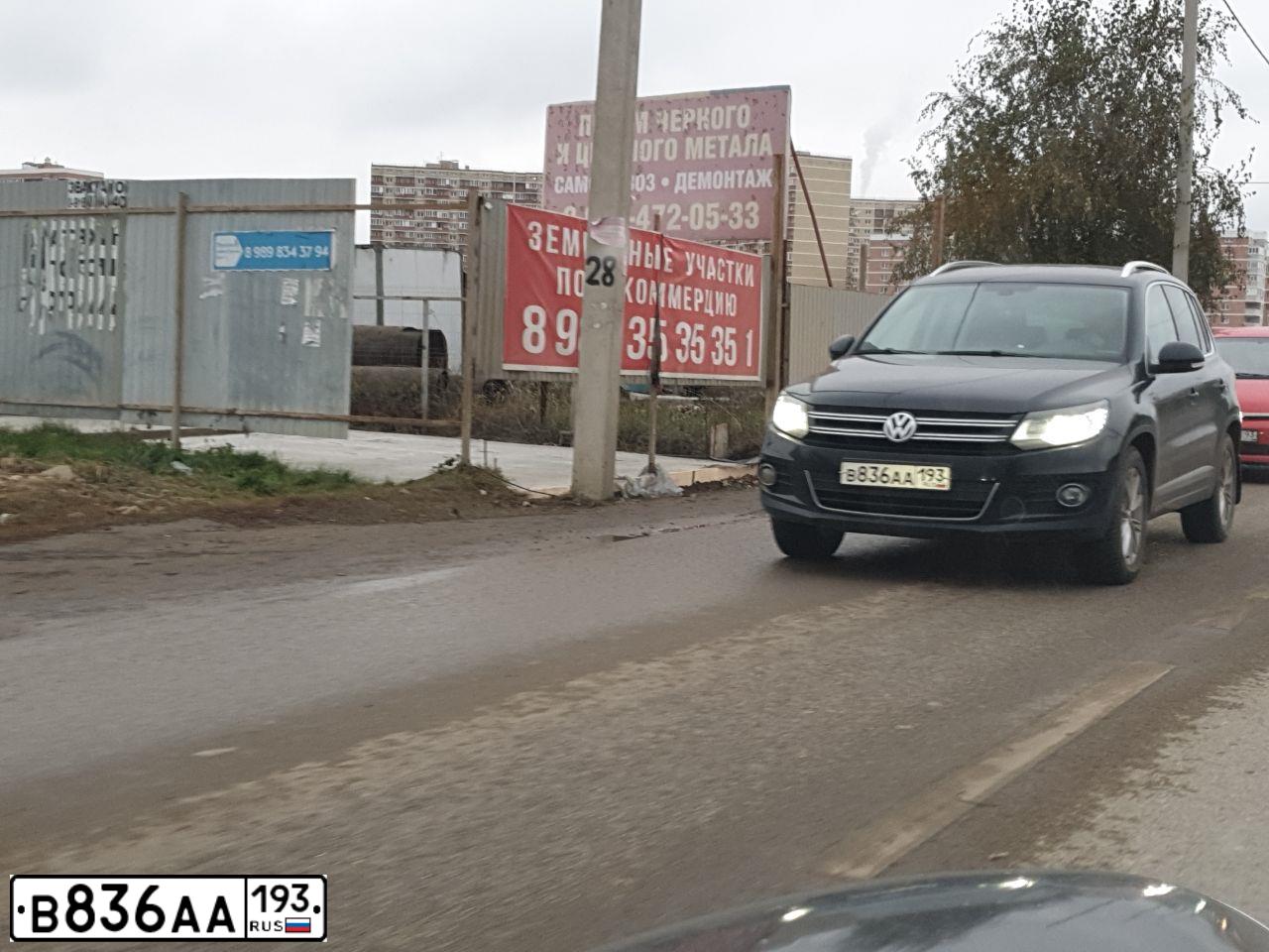 Фото автомобиля VOLKSWAGEN TIGUAN, 2012 — госномер В836АА193. Цвет: ЧЕРНЫЙ