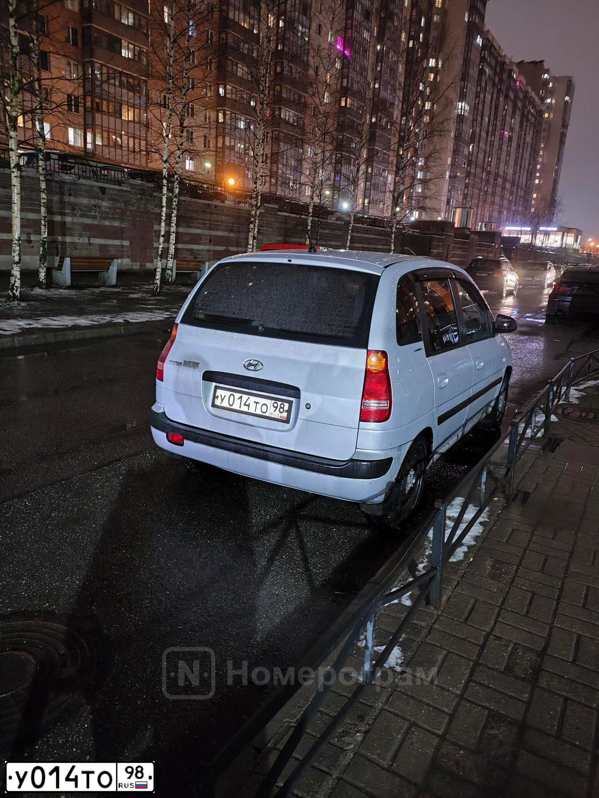 Фото автомобиля HYUNDAI MATRIX, 2004 — госномер У014ТО98. Цвет: Серебристый