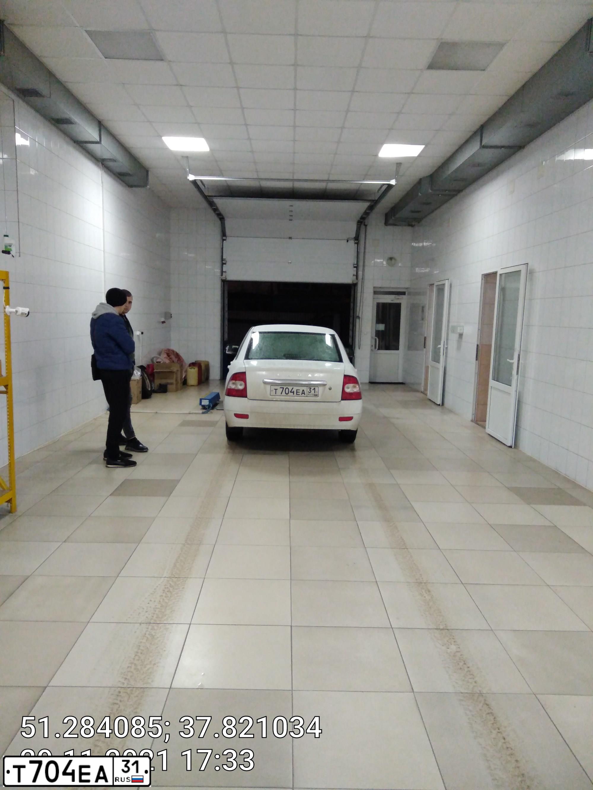 Фото автомобиля LADA 2170 PRIORA, 2009 — госномер Т704ЕА31. Цвет: Белый