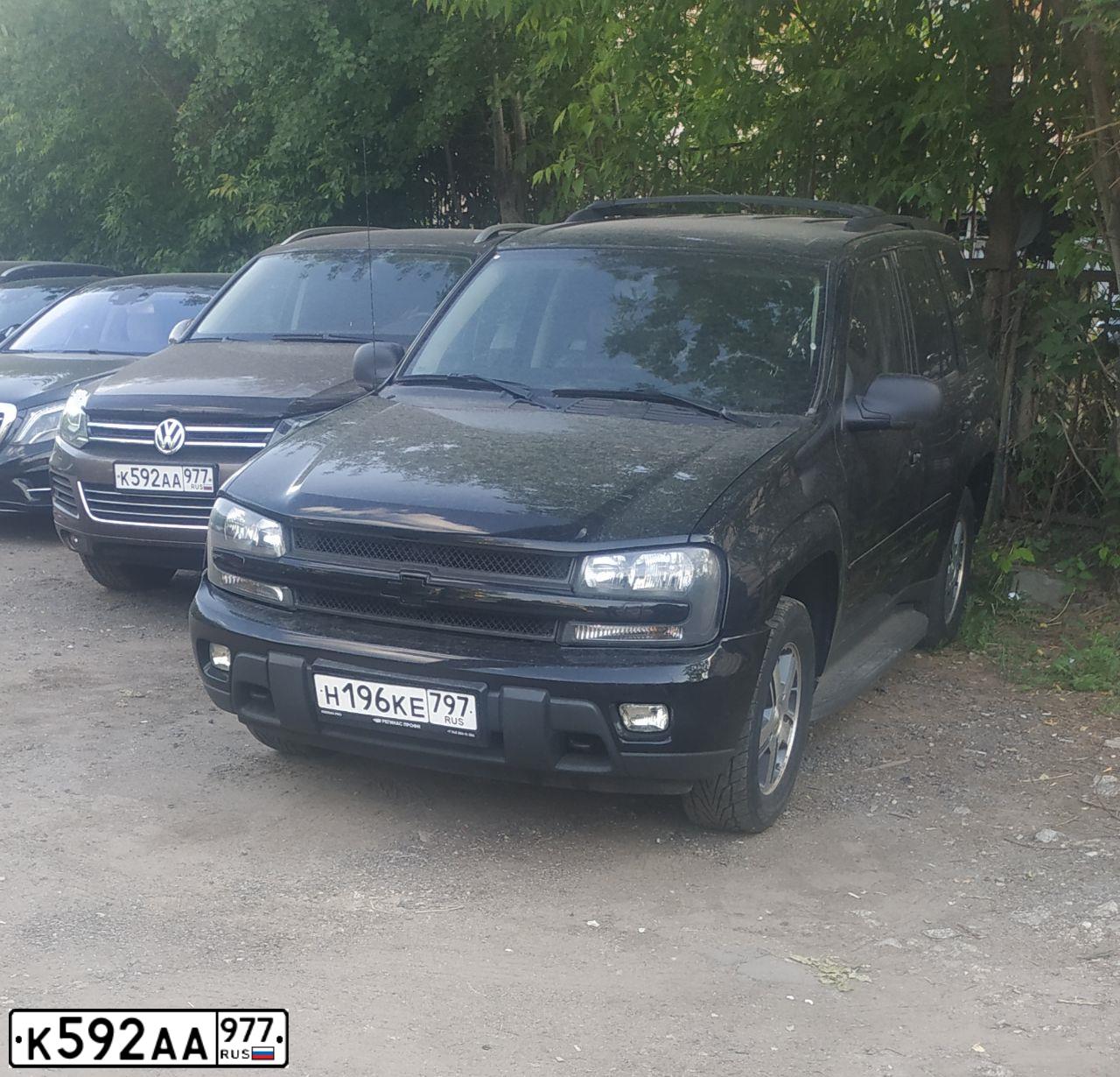 Фото автомобиля VOLKSWAGEN TOUAREG, 2012 — госномер Е367ХО197. Цвет: Коричневый
